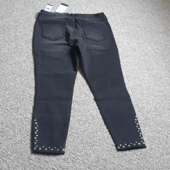 New Curvy High Waist Ankle Studded Pants. - Picture 6 of 8